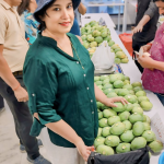 Taslima Nasreen Beautiful pic at delhi haat mango mela